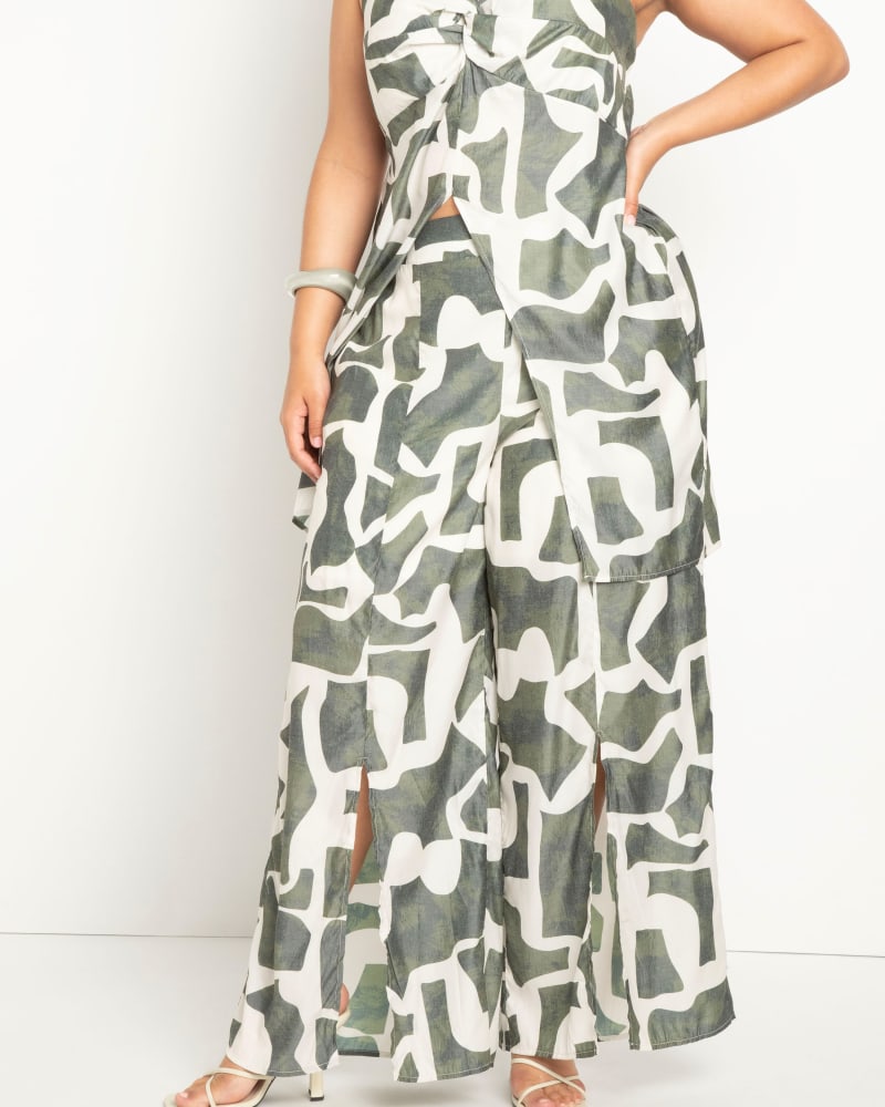 Front of a model wearing a size 26 Twist Bodice Long Top With Split in Sand Blocks - Green by ELOQUII. | dia_product_style_image_id:295376